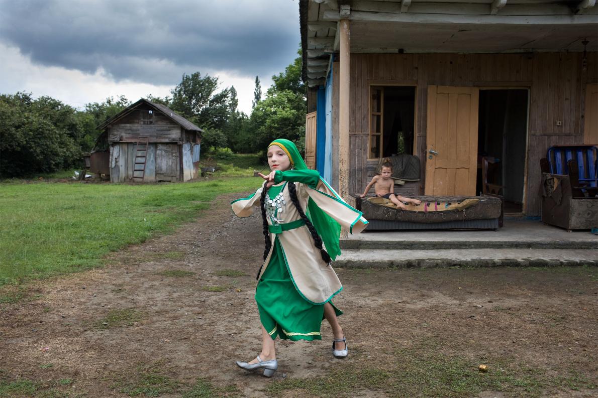 National Geographic uncovers tragic story of people living in conflict zones between Georgia and Russia-occupied territory geotv.ge